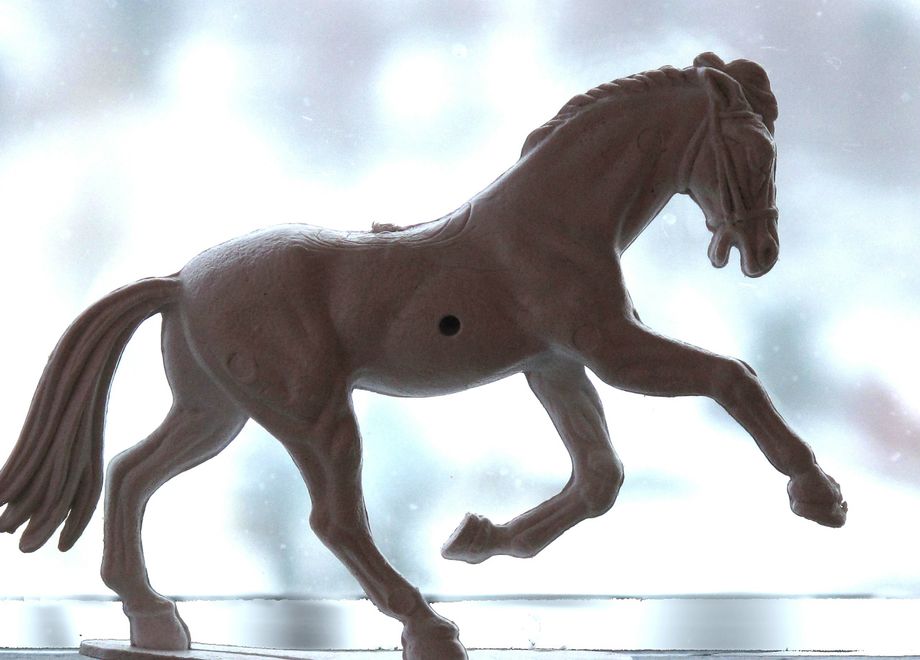 Hest i plast, 8 cm, kr 6,00. Billeg, men vakker - Horse in plastic, 8 cm, kr 6,00. Cheep, but beautiful
Foto-
