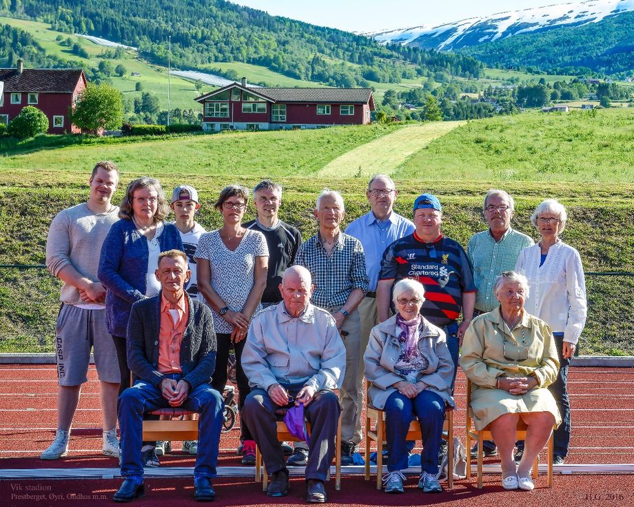 Folk frå Prestberget, Øyri, Gildhus m.m. på Vik stadion 2016